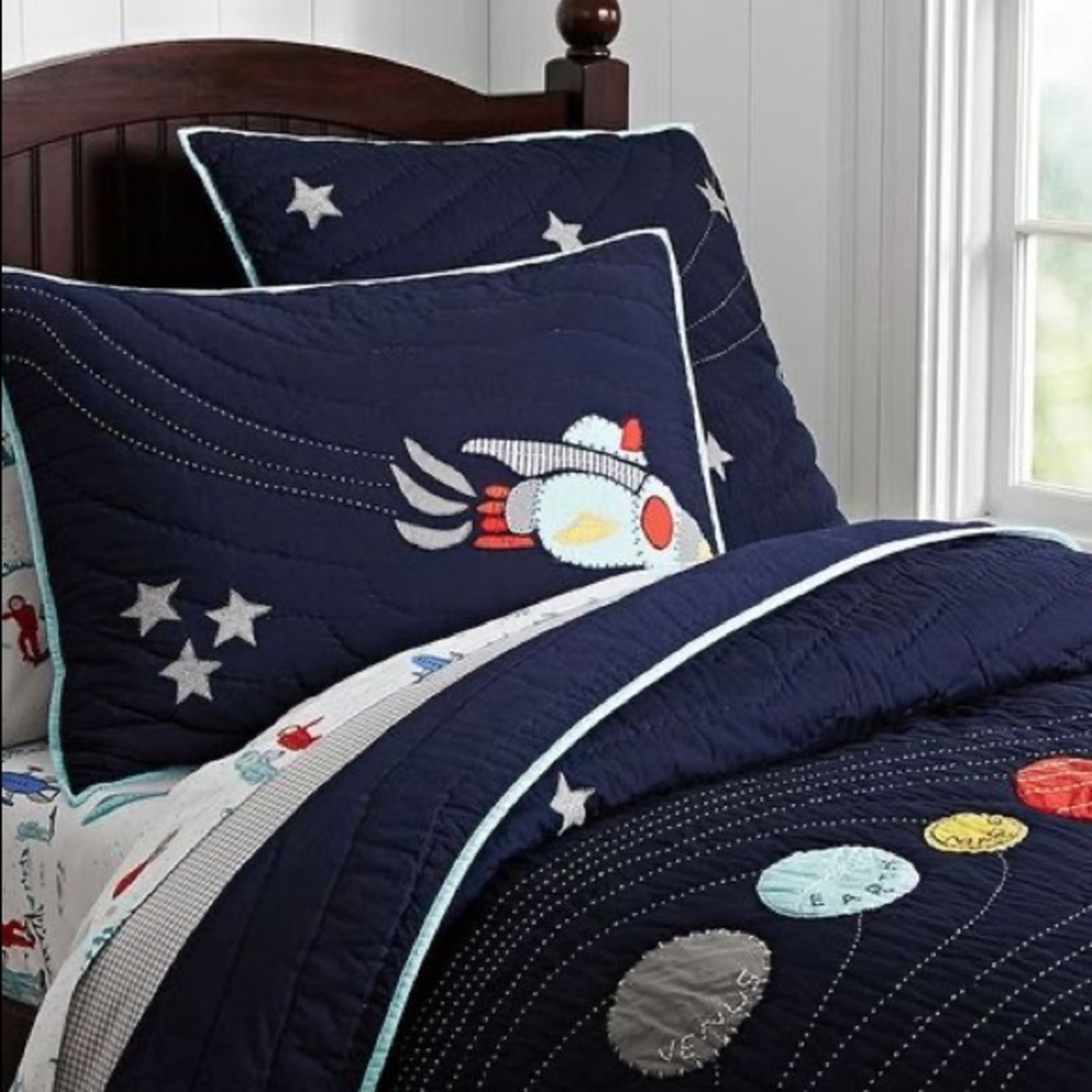 Pottery Barn kids outer space Quilt . Twin Bed